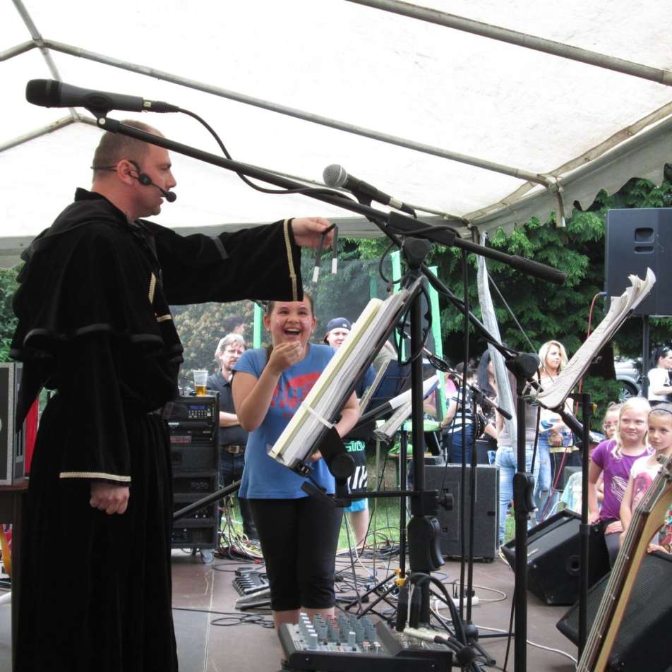 kouzelnik-pro-slavnosti-a-pout