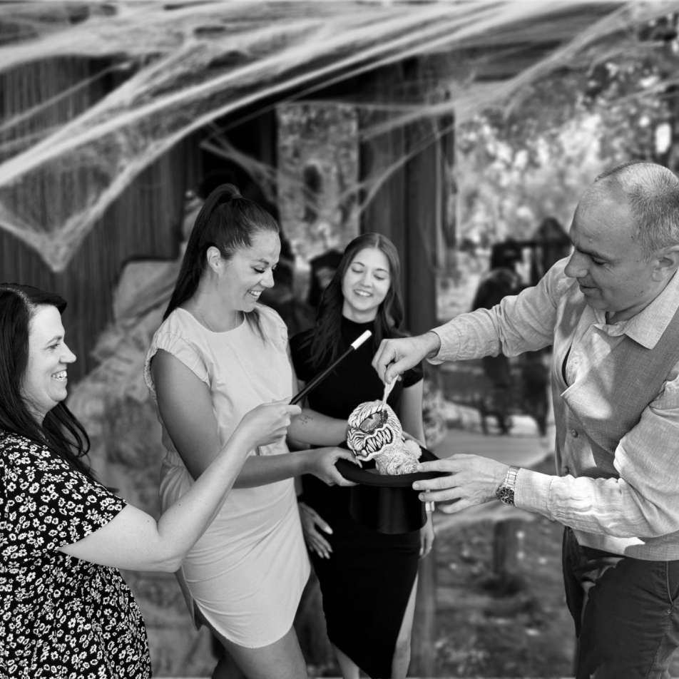 Kouzelník pro firemní akce, zábava pro hosty plná smíchu a překvapení.