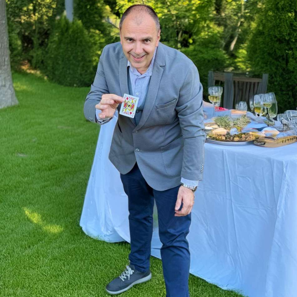 kouzelnik-pro-soukromou-zahradni-akci