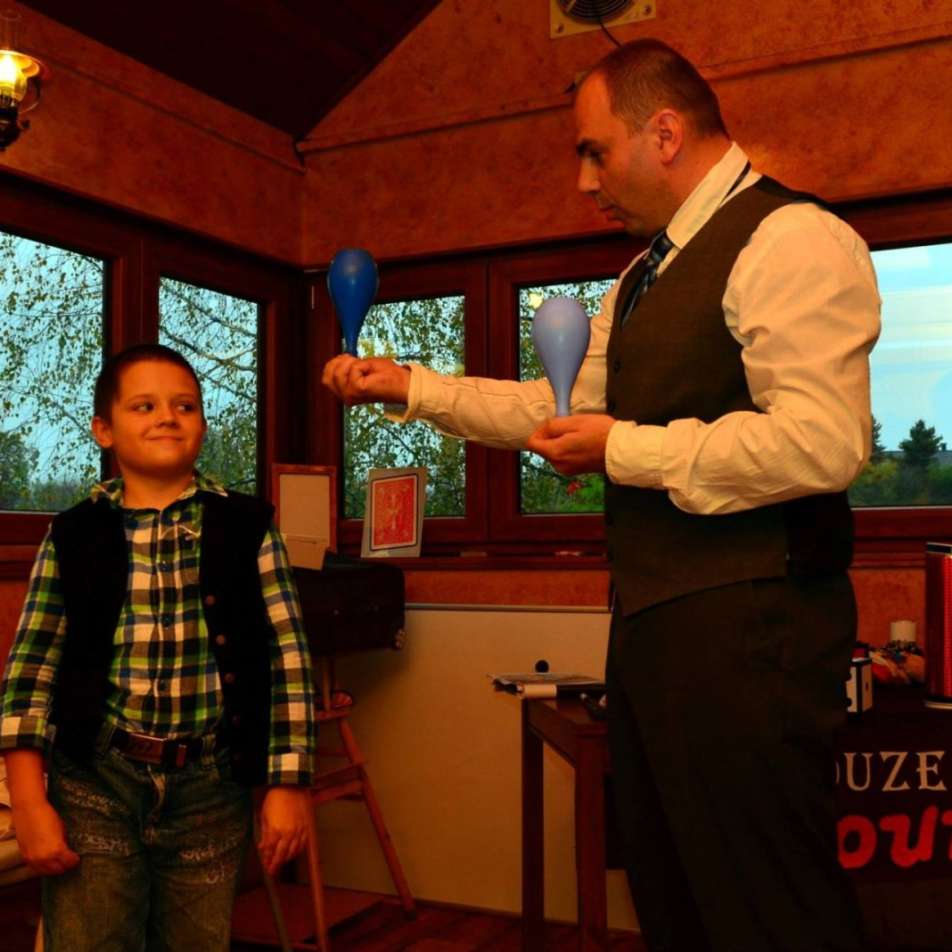 kouzelnik-pro-detske-hosty-na-svatbe