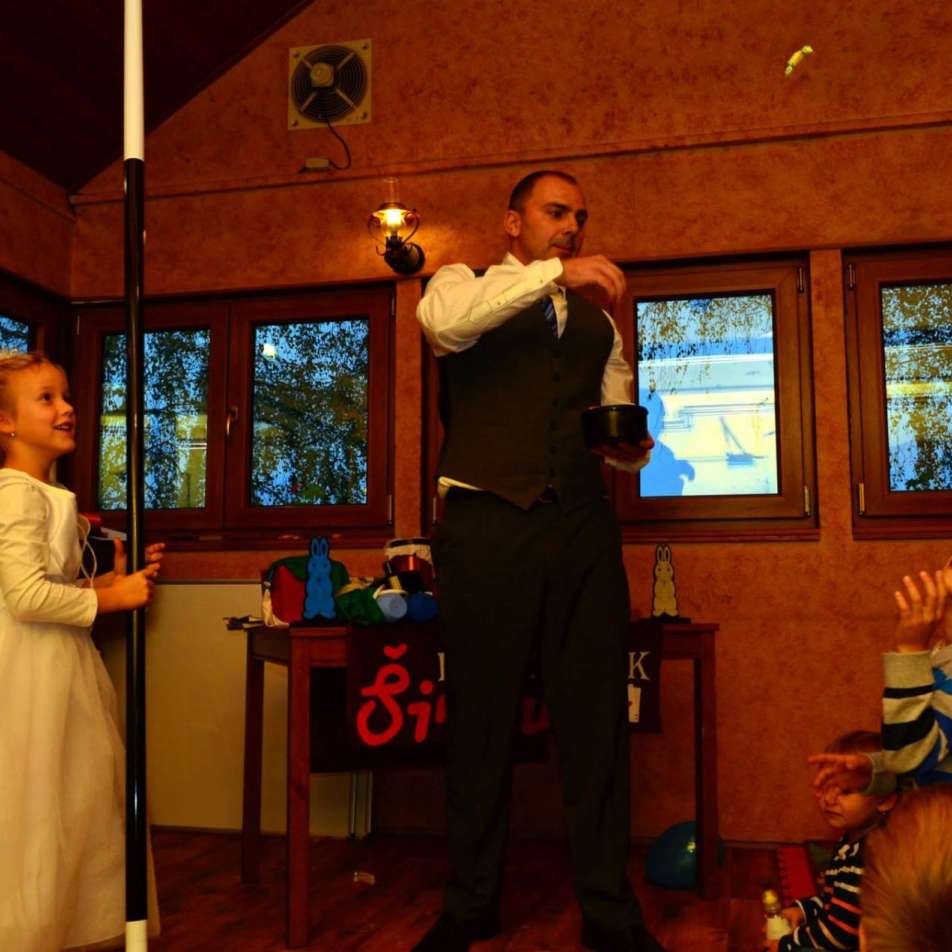 kouzelnik-na-svatbu-detsky-program