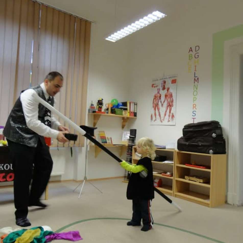 magie-ve-skolce-a-skole