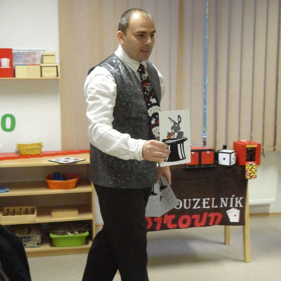 kouzelnik-na-besidce-ve-skole