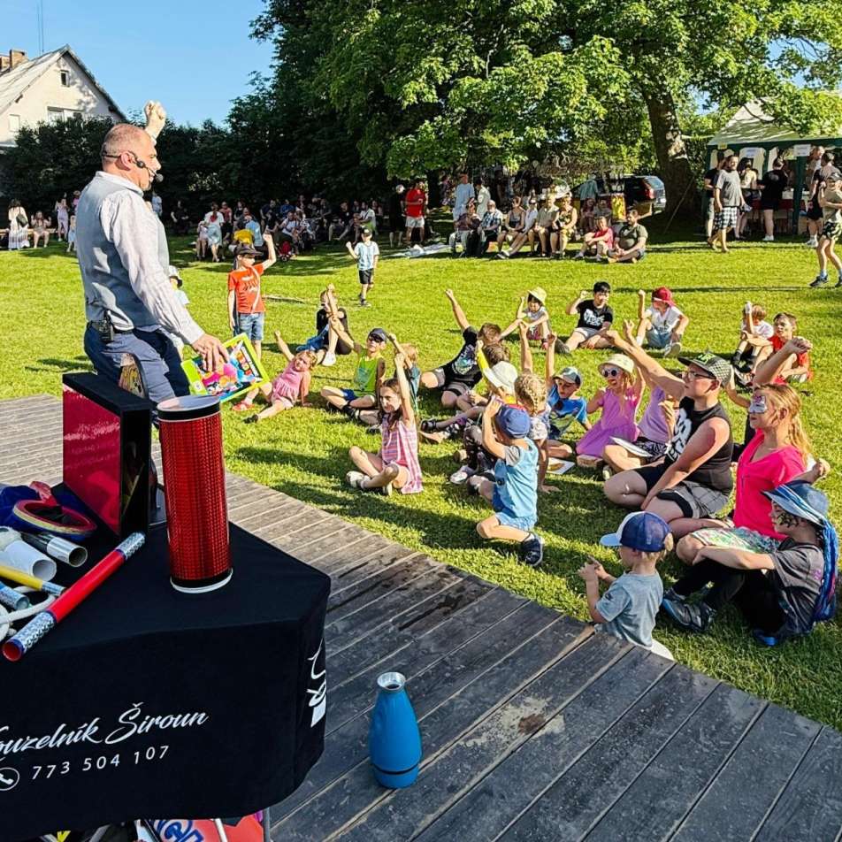 kouzelnik-na-verejnem-podiu