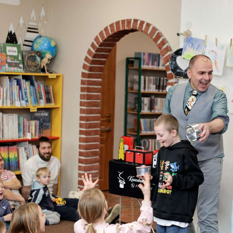 Interaktivní kouzelnické vystoupení pro děti plné zapojení publika