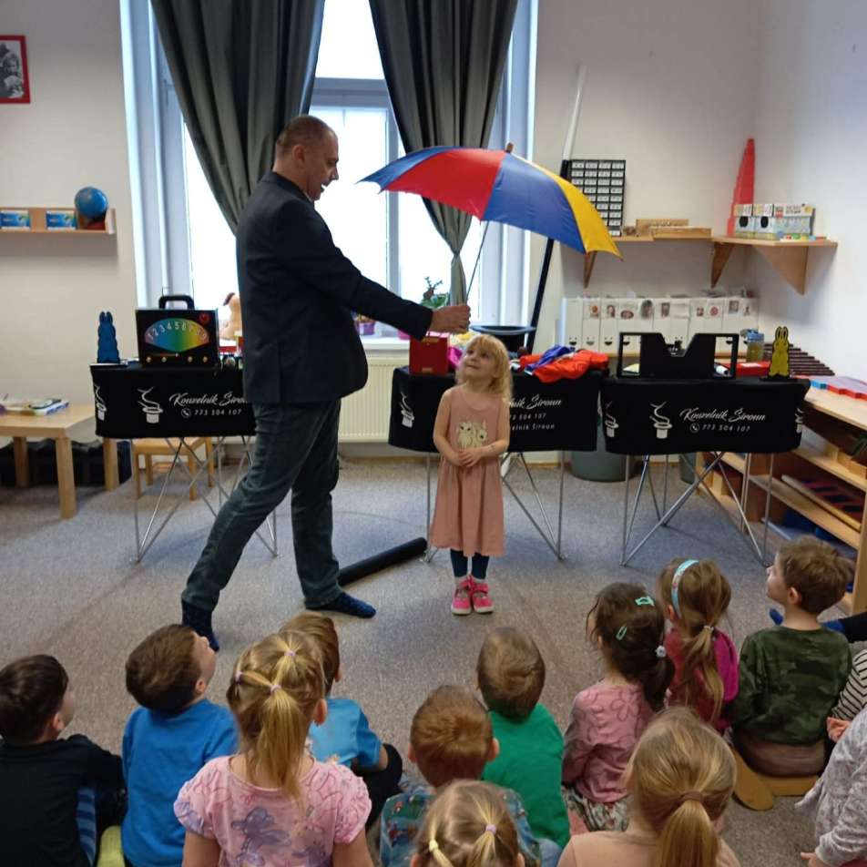 Kouzelník pro děti ve školce- zábavná kouzelnická show