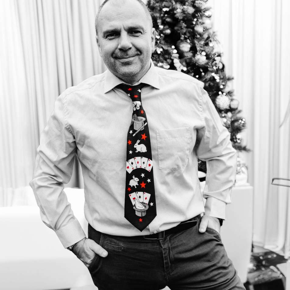 Kouzelník Široun, zábava na firemní večírky, plesy a společenské akce.