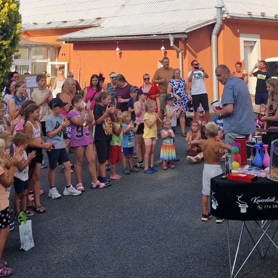 kouzelnik-na-mestskych-slavnostech