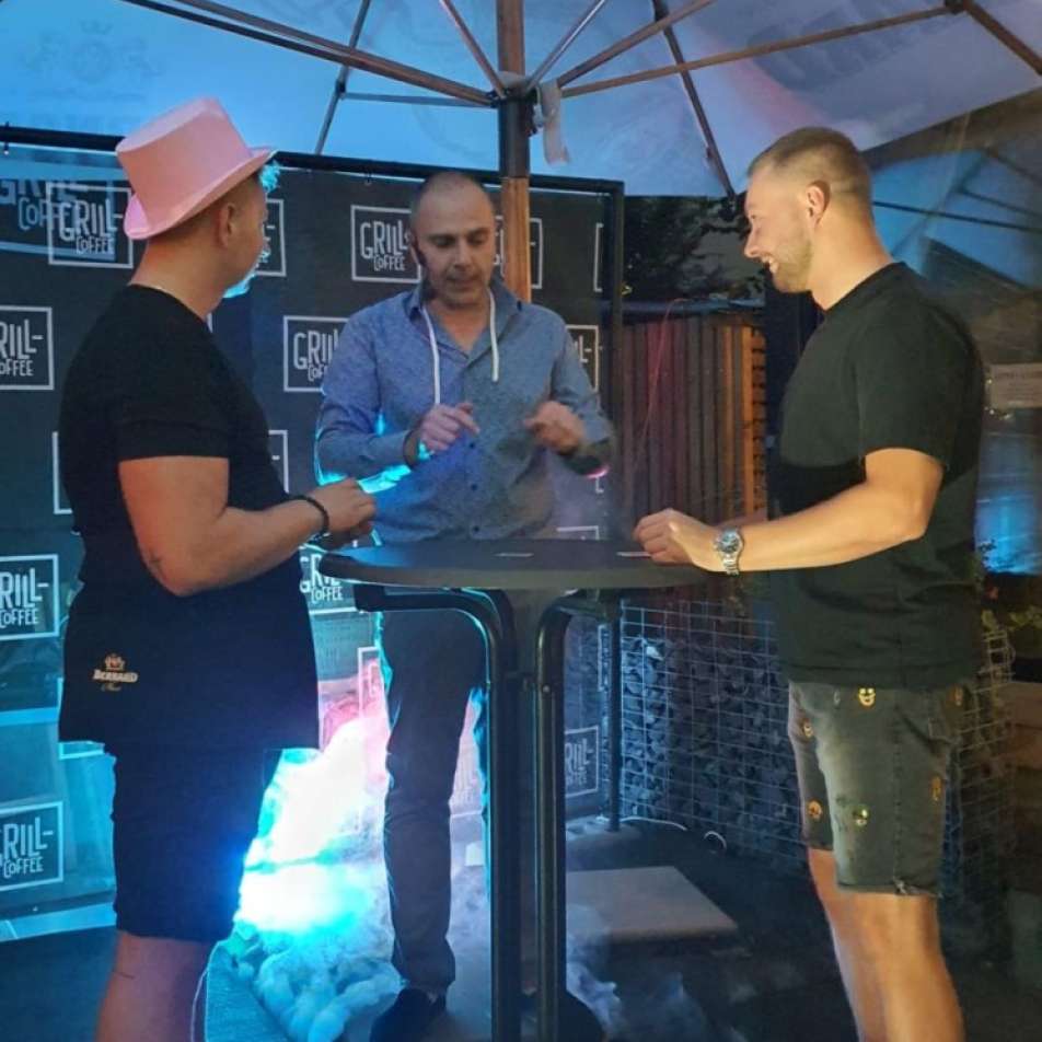 kouzelnik-pro-uzavrenou-firemni-spolecnost