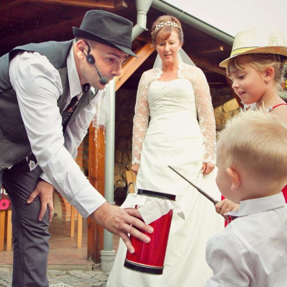 magicka-zabava-pro-deti-na-svatebni-oslave