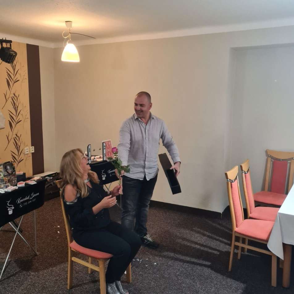 kouzelnik-pro-firemni-pobaveni