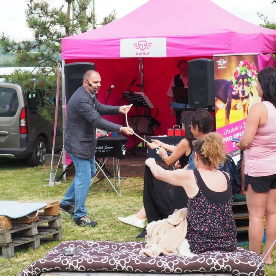 kouzelnik-pro-podporu-charity